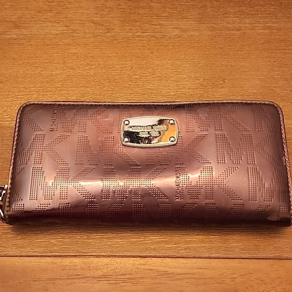 Michael Kors Monogram Metallic Silver/pewter Zippy Wallet EUC